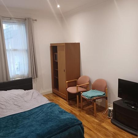 Beautiful Room In Lovely Flat London Eksteriør billede