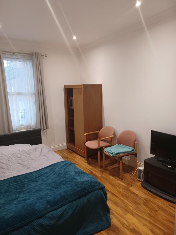 Beautiful Room In Lovely Flat London Eksteriør billede