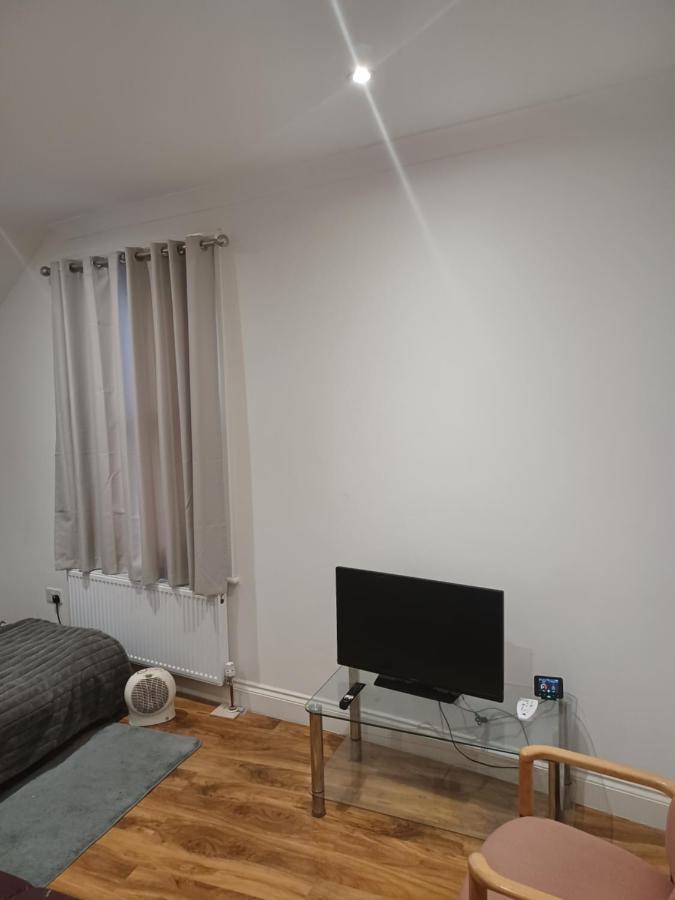 Beautiful Room In Lovely Flat London Eksteriør billede